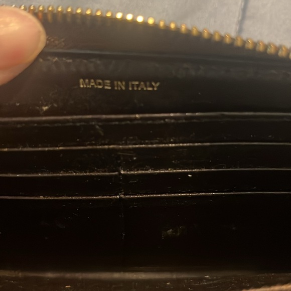 Burberry wallet in good condition,
4 1/2” by 7 1/2” pre loved plenty life left - Picture 10 of 11